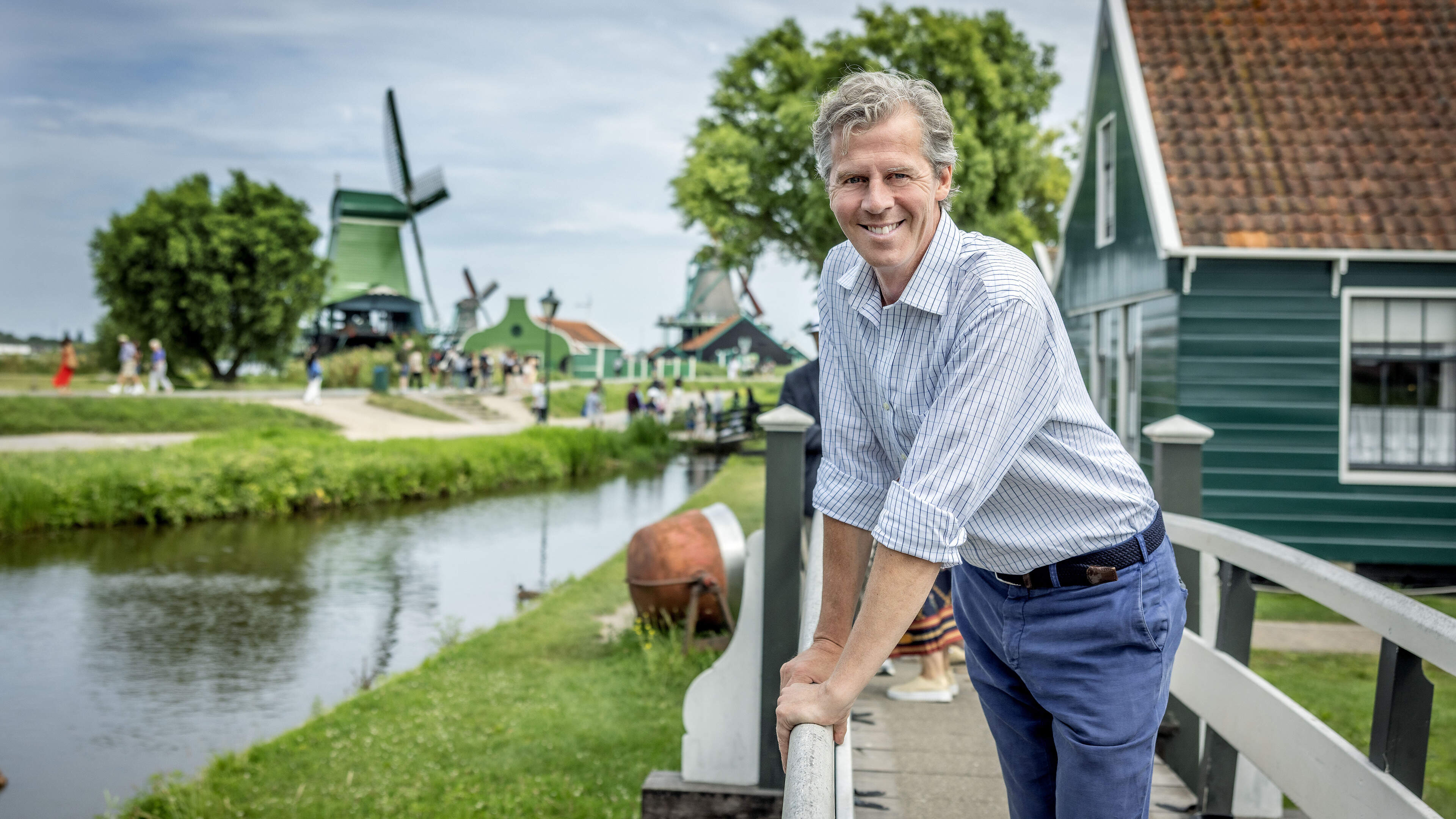 Zaanse huisjes en molens lokken bezoekers uit alle windstreken, maar toegangshek is er nog altijd niet: ’Geen grip op wie hiernaartoe komen’